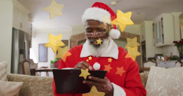 Анімація Жовтих Різдвяних Зірок Падають Над Санта Клаусом Буферами Різдво — стокове відео