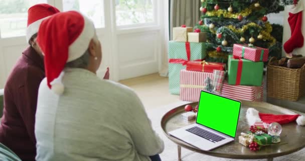 Senior Pareja Caucásica Sombreros Santa Haciendo Videollamada Navidad Portátil Con — Vídeos de Stock