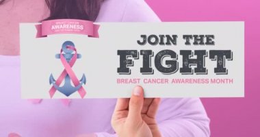 Göğüs kanseri farkındalığı metninin beyaz kadın üzerine animasyonu. Göğüs kanseri pozitif farkındalık kampanyası konsepti dijital olarak üretildi.