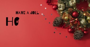 Noel süslemelerinin üzerine kutsal, neşeli bir metin koymanın animasyonu. Noel, gelenek ve kutlama konsepti dijital olarak oluşturuldu.