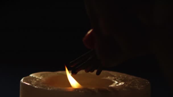 Siyah Arkaplanda Mum Üzerine Diwali Metnin Animasyonu Parti Kutlama Konsepti — Stok video