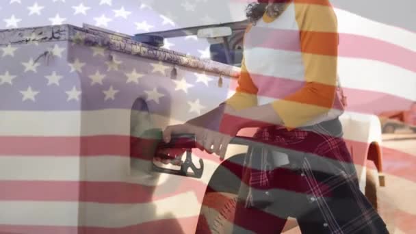 Animation Waving Usa Flag Woman Gas Station Global Fuel Business — Stock Video