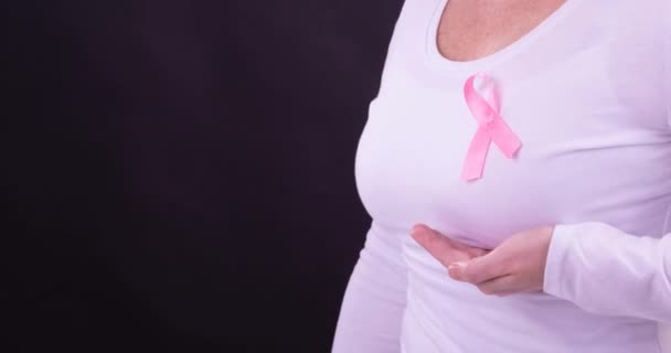 Video Midsection Caucasian Woman Wearing Pink Cancer Awareness Ribbon Black — Stock Video