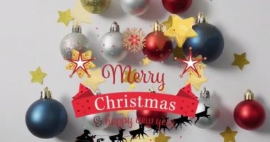 Mutlu noeller ve süslemelerin canlandırması beyaz arka planda takılarla ve başlangıçlarla. Noel, gelenek ve kutlama konsepti dijital olarak oluşturuldu.