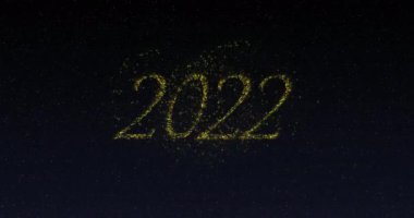 2022 'nin ışıldayan altın harfler ve havai fişeklerle animasyonu. Yeni yıl geleneği ve dijital olarak üretilen video konsepti.
