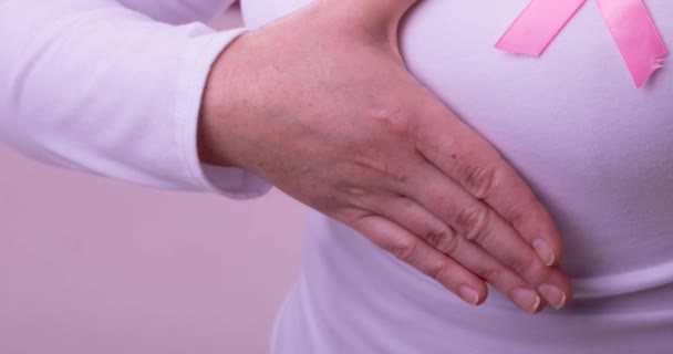 Video Midsection Caucasian Woman Wearing Pink Cancer Awareness Ribbon Breast — Stock Video