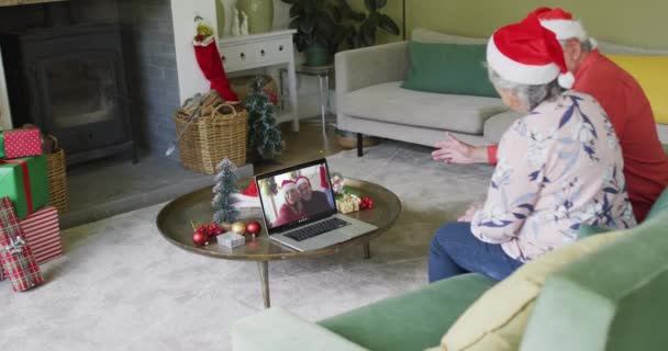 Casal Caucasiano Sênior Usando Laptop Para Chamada Vídeo Natal Com — Vídeo de Stock