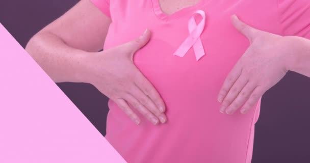 Beyaz Kadın Üzerinde Pembe Göğüs Kanseri Kurdelesinin Animasyonu Göğüs Kanseri — Stok video