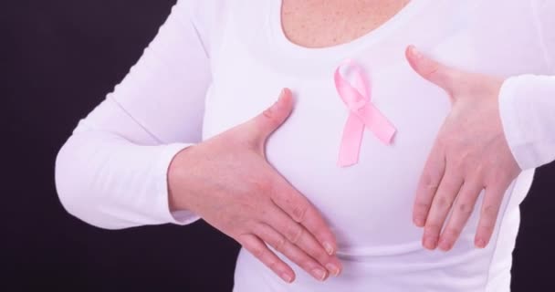 Video Midsection Caucasian Woman Wearing Pink Cancer Awareness Ribbon Black — Stock Video