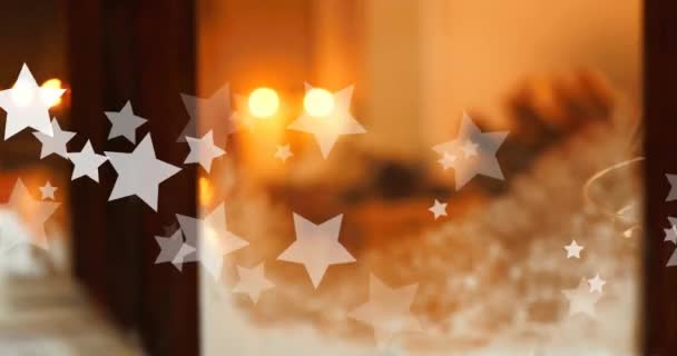 Animación Estrellas Cayendo Sobre Velas Ventana Navidad Navidad Invierno Tradición — Vídeo de stock