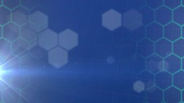 Mavi arka planda ışık izi olan altıgenlerin animasyonu. Tıbbi ve sağlık hizmetleri iletişim teknolojisi konsepti dijital olarak oluşturulmuş video.