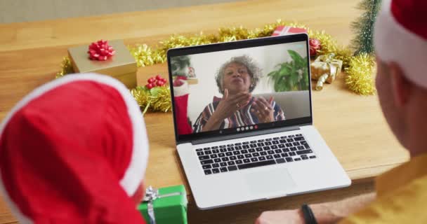아버지와 모자쓴 크리스마스 비디오 통화를 랩탑을 크리스마스 — 비디오