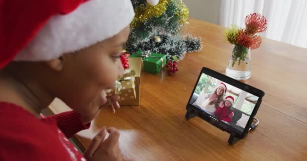 African American Woman Santa Hat Using Tablet Christmas Video Call — Stock Video