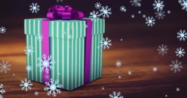 リース 雪の落下と現在上の陽気なクリスマスのテキストのアニメーション クリスマス 伝統とお祝いのコンセプトデジタルで生成されたビデオ — ストック動画