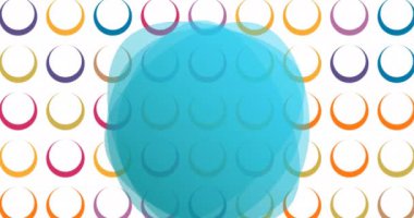 Mavi şekilli çizburgerin animasyonu beyaz arkaplandaki renkli halkaların üzerinde. yiyecek ve beslenme konsepti dijital olarak üretilen video.