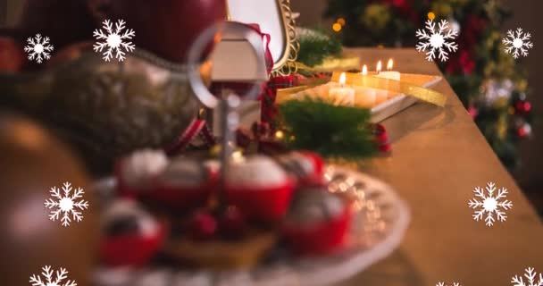 Animatie Van Vrolijke Heldere Tekst Sneeuwvlokken Kerstversiering Tafel Kerstmis Winter — Stockvideo