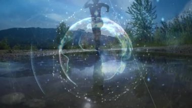 Kırsalda koşan bir kadın için ışıldayan küresel ağın animasyonu. küresel iletişim teknolojisi, boş zaman ve seyahat konsepti dijital olarak oluşturulmuş video.