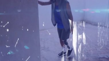 Ağ animasyonu ve açık havada protez bacak egzersizi yapan erkek sporcu verilerinin işlenmesi. spor, başarı ve iletişim teknolojisi konsepti, dijital olarak üretilen video.