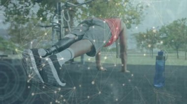 Protez bacaklı erkek sporcunun açık havada egzersiz yapması üzerine iletişim ağının animasyonu. spor, başarı ve iletişim teknolojisi konsepti, dijital olarak üretilen video.
