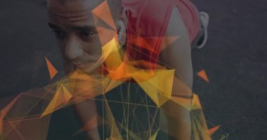 Başlangıç bloklarında erkek koşucu üzerinde dönen sarı ağın animasyonu. spor, rekabet ve iletişim teknolojisi konsepti, dijital olarak üretilen video.