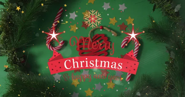 Obraz Wesołych Świąt Tekst Nad Dekoracjami Zielonym Tle Boże Narodzenie — Zdjęcie stockowe