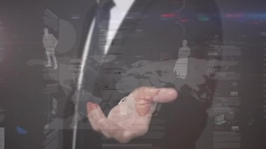 İnsanları birbirine bağlayan animasyon, dünya haritası ve iş adamı arayüz ve veri işleme kullanılarak. küresel iş iletişimi teknolojisi ve dijital arayüz kavramı, dijital olarak oluşturulmuş video.