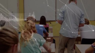 Erkek öğretmen ve öğrenciler arasındaki bağlantı ağının animasyonu. küresel eğitim, eğitim ve bağlantılar dijital olarak oluşturulmuş video konsepti.