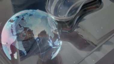 Ameliyathanede cerrahın üzerinde bağlantı ağı olan bir dünya animasyonu. küresel tıp, sağlık hizmetleri ve dijital olarak üretilen video konsepti.