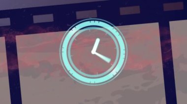 Saatin animasyonu klasik film üzerinde ileri gidiyor. küresel çevre, ağlar ve bağlantılar dijital olarak üretilen video konsepti. vintage