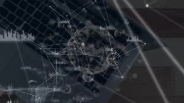 Dizüstü bilgisayar üzerinden istatistiklerle bağlantı ağı olan dünyanın animasyonu. küresel bağlantılar, ağlar ve veri işleme konsepti dijital olarak oluşturulmuş video.
