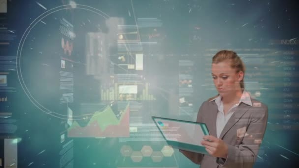 Animáció Üzletasszony Segítségével Tabletta Grafikonok Feldolgozási Adatok Globális Üzleti Kommunikációs — Stock videók