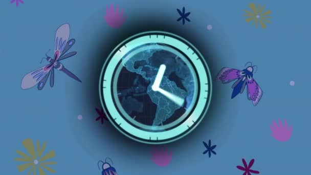 青い背景に輝く青い地球と昆虫の上に時計の顔を持つスキャナのアニメーション 世界的な通信ネットワークとデジタルインターフェース技術の概念デジタル生成されたビデオ — ストック動画