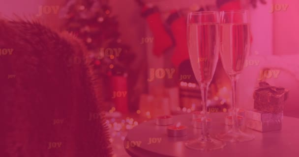 Animering Glädjetext Rött Över Två Glas Champagne Med Julklappar Och — Stockvideo