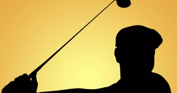 Animación Silueta Golfista Masculino Club Balanceo Sobre Fondo Amarillo Nacional — Vídeo de stock