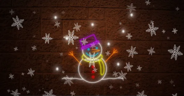 Obrázek Neonového Sněhuláka Nad Padajícím Sněhem Vánoční Tradiční Slavnostní Koncept — Stock fotografie