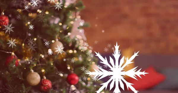 Imagem Flocos Neve Natal Caindo Sobre Árvore Natal Natal Tradição — Fotografia de Stock