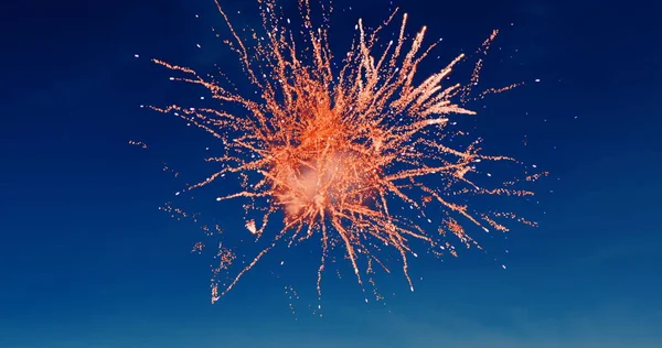 Imagem Digital Fogos Artifício Vermelhos Explodindo Céu Azul — Fotografia de Stock