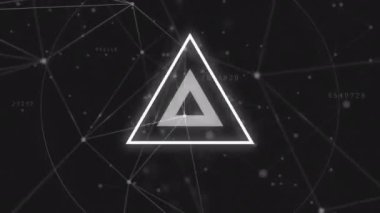 Parlayan noktalarla olan bağlantı ağı üzerinden üçgenlerle yapılan taramaların animasyonu. küresel bağlantılar ve veri işleme konsepti dijital olarak oluşturulmuş video.
