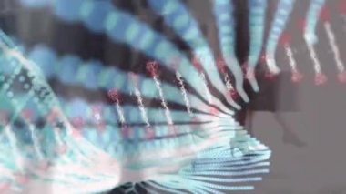 Hızlı hareket eden insanların üzerinde dönen DNA ipliklerinin animasyonu. küresel bilim, iş, veri işleme ve dijital arayüz kavramı dijital olarak oluşturulmuş video.