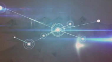 Dönen dağların üzerinde parlayan noktalarla bağlantılı ağların animasyonu. küresel ağlar ve bağlantılar konsepti dijital olarak oluşturulmuş video.