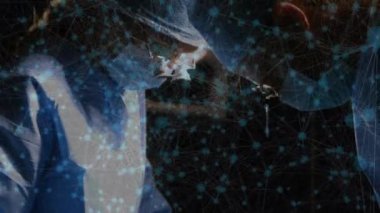 Ameliyathanedeki cerrahlar üzerinden bağlantı ağının animasyonu. küresel tıp, sağlık hizmetleri ve dijital olarak üretilen video konsepti.