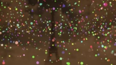 Arka planda Eyfel Kulesi 'nin üzerinde yanıp sönen çok renkli Noel noktalarının animasyonu. Kış, Noel, gelenek ve kutlama konsepti dijital olarak oluşturulmuş video.