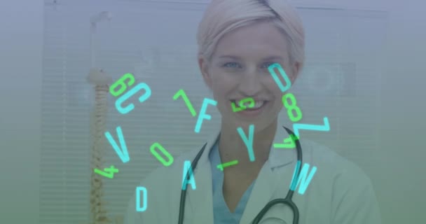 用听诊器在女医生身上进行数据处理和换信的动画制作 数字接口和数据处理概念数字生成的视频 — 图库视频影像
