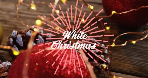 Анімація Білого Різдвяного Тексту Над Різдвяними Прикрасами Різдво Зима Традиція — стокове відео