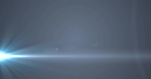 グレーを背景にビームとレンズフレアが変動する白い光のアニメーション 光技術 科学研究の概念デジタルで生成されたビデオ — ストック動画