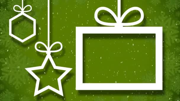 緑の背景に白いクリスマスの泡の上に落ちる雪片のアニメーション クリスマス 伝統とお祝いのコンセプトデジタルで生成されたビデオ — ストック動画