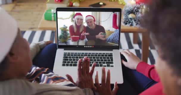 Afrikanisch Amerikanische Mutter Und Tochter Mit Laptop Für Weihnachten Videotelefonie — Stockvideo