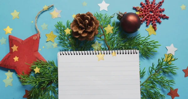 Afbeelding Van Sterren Met Kerst Boven Notebook Kerstmis Winter Traditie — Stockfoto