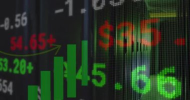 Bilgisayar sunucularının yeşil ışıkları üzerinden veri işleme ve istatistiklerin kaydedilmesi. veri işleme, bulut hesaplama konsepti ve teknoloji konsepti dijital olarak oluşturulmuş video.