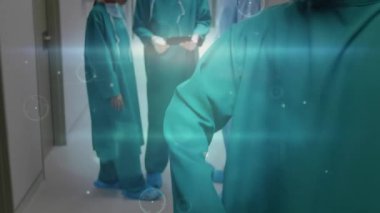 Yüz maskeli cerrahlar üzerinden bağlantı ağının animasyonu. küresel tıp, sağlık hizmetleri ve dijital olarak üretilen video konsepti.